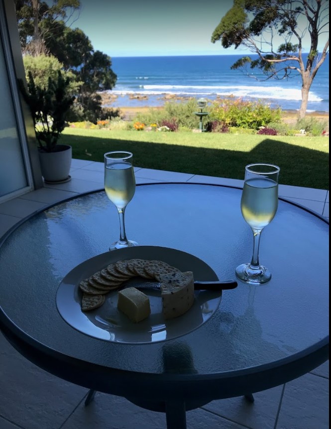 Whales,local news,mollymook accommodation,mollymook beach waterfront,destination mollymook milton ulladulla,Canberra news